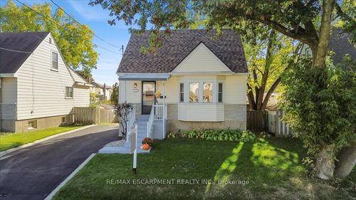 832 Queensdale Ave E, Hamilton, ON, L8V1N1 | Card Image