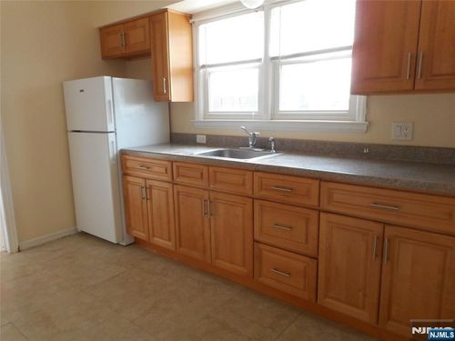 250 Us Highway 46 E, Lodi, NJ, 07644-3607 | Card Image