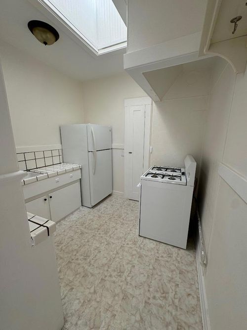 apt-2-268 Lorton Ave, Burlingame, CA, 94010-4219 | Card Image