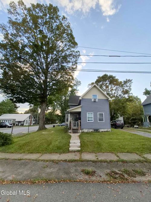 8 Green St, Mayfield, NY, 12117-4109 | Card Image