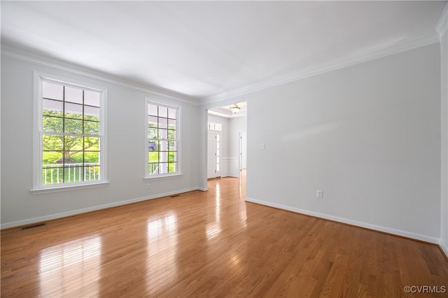 Unfurnished room featuring ornamental molding, Hardwood floors | Image 11