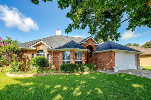 413 Jeffdale Dr, Burleson, TX, 76028-5671 | Card Image