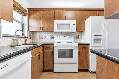 apt-202-2800 W Sunrise Lakes Dr, Sunrise, FL, 33322-2457 | Card Image