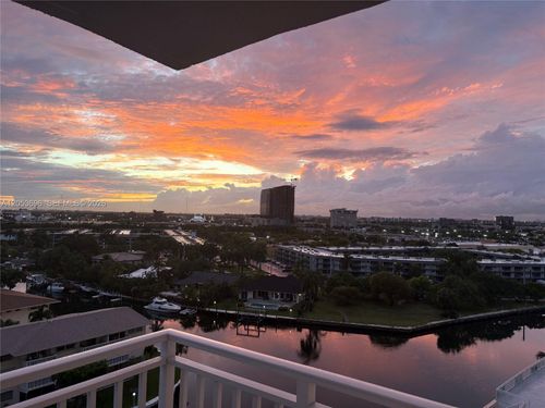 10d-427 Golden Isles Dr, Hallandale Beach, FL, 33009-7545 | Card Image