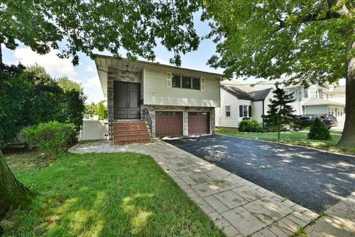18 Cumberland St, Rockville Centre, NY, 11570-5108 | Card Image