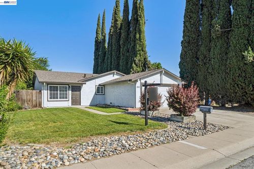 554 Chestnut Ave, Tracy, CA, 95376-4339 | Card Image