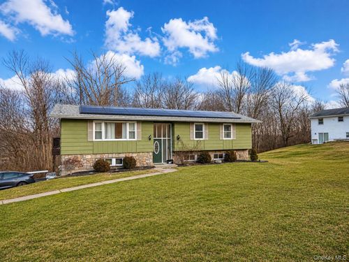 47 Mountain View Dr, Pleasant Valley, NY, 12569-5119 | Card Image