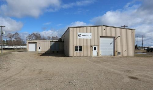 635 2nd St Ne, Perham, MN, 56573-1851 | Card Image