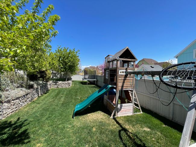 View of lowest terrace of yard and fence | Image 63