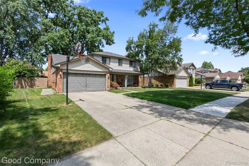 13749 Pernell Dr, Sterling Heights, MI, 48313-4247 | Card Image