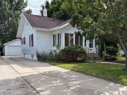1322 9th Ave S, Fargo, ND, 58103-2506 | Card Image