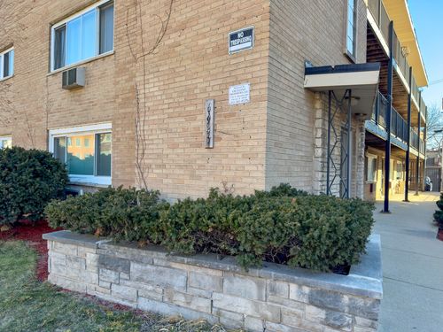 3j-6947 S Jeffery Blvd, Chicago, IL, 60649-1569 | Card Image