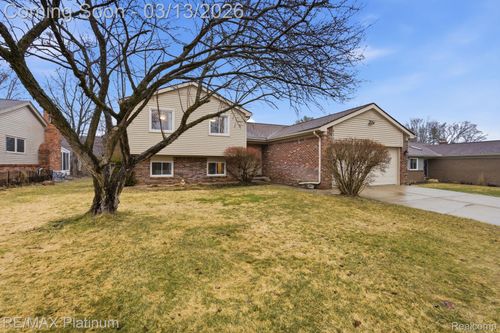 834 Abbey Ln, Milford, MI, 48381-1002 | Card Image