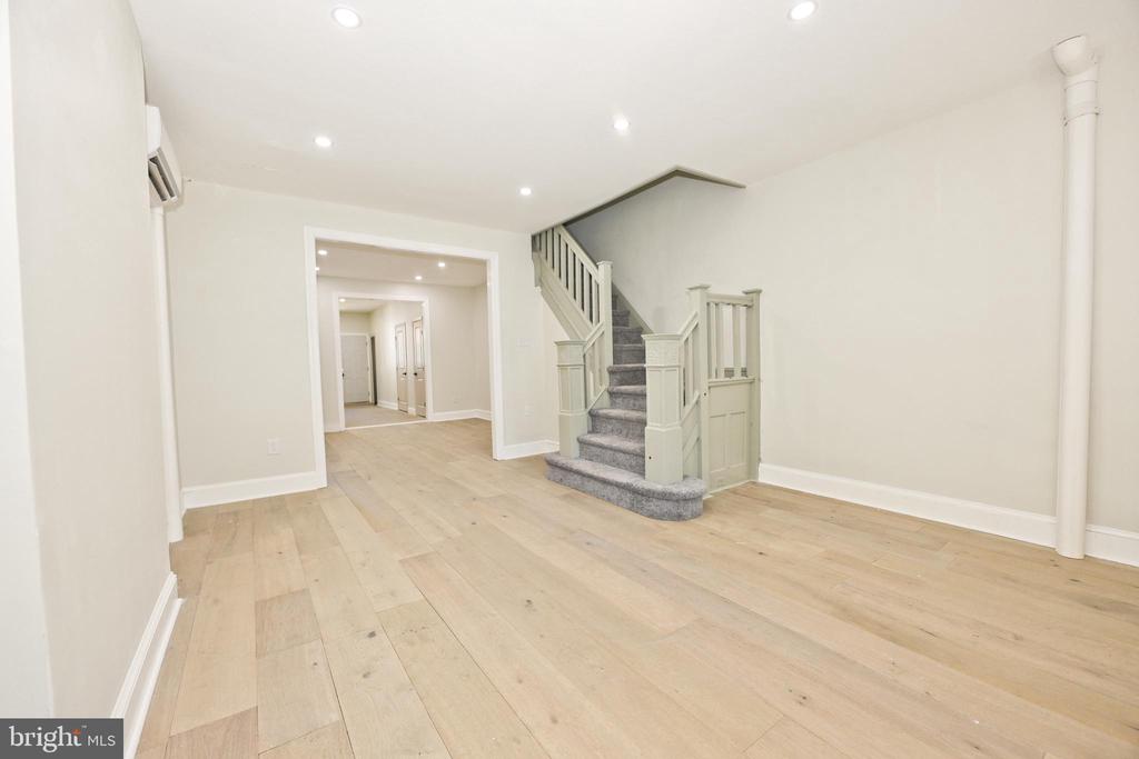 Residential in PHILADELPHIA 4