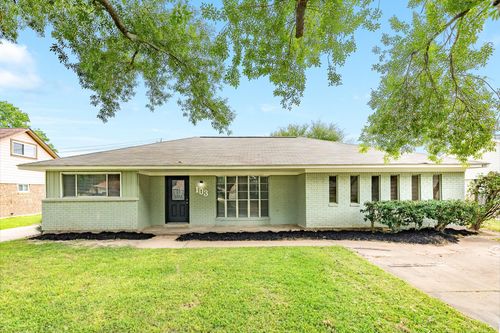 103 Honeysuckle St, Lake Jackson, TX, 77566-6124 | Card Image