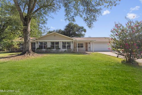 5900 Lochness Cir, Ocean Springs, MS, 39564-8652 | Card Image