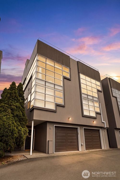 8-2364 Fairview Ave E, Seattle, WA, 98102-3376 | Card Image