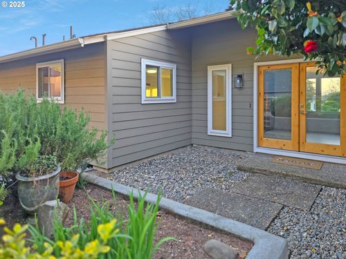 8305 Nw Fruit Valley Rd, Vancouver, WA, 98665-6530 | Card Image
