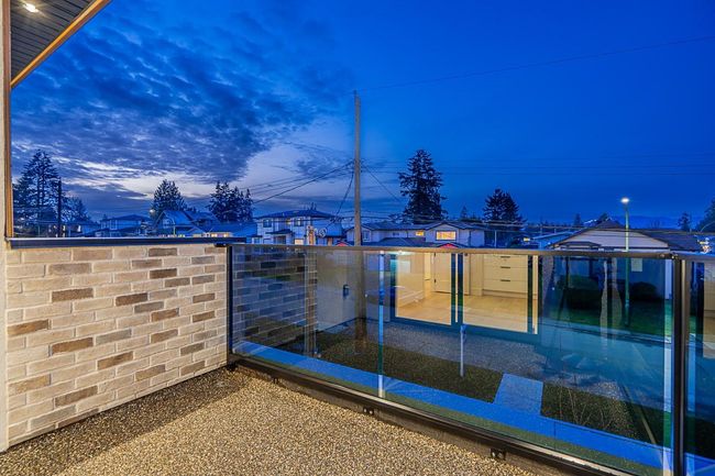 8386 14 Th Ave, Home with 5 bedrooms, 5 bathrooms and 3 parking in Burnaby BC | Image 29