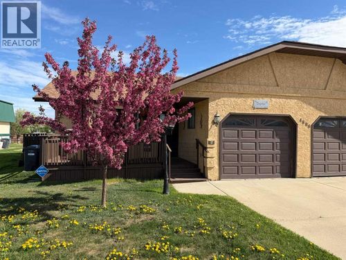 4606 48 Ave, Sylvan Lake, AB, T4S1M8 | Card Image