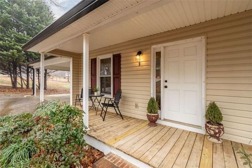 9 Woodberry Dr Se, Silver Creek, GA, 30173-2469 | Card Image