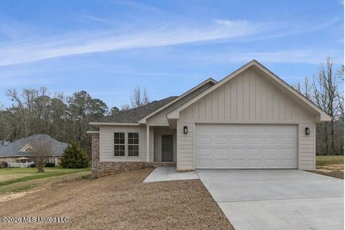 15 Briar Creek Cir, Laurel, MS, 39440-1546 | Card Image