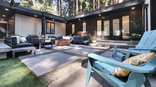 4657 Amblewood Dr, Saanich, BC, V8Y1C1 | Card Image