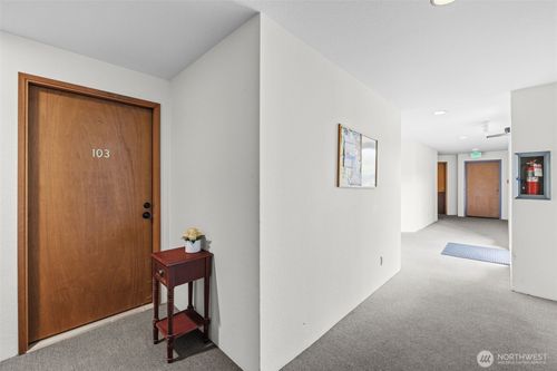 103-135 N 105th St, Seattle, WA, 98133-8767 | Card Image