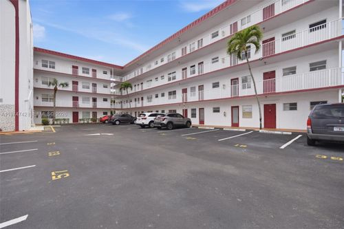 104-4270 Nw 40th St, Lauderdale Lakes, FL, 33319-4808 | Card Image