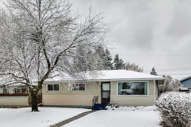 7 Atlanta Crescent Se, Home with 3 bedrooms, 2 bathrooms and 1 parking in Calgary AB | Image 1