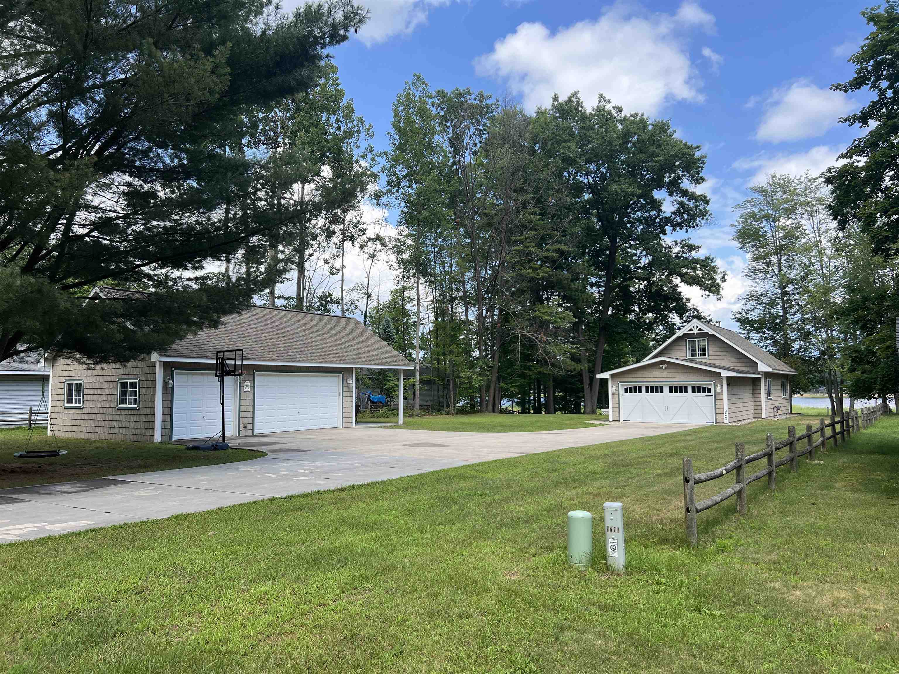 River Dr, Gladwin, MI 48624