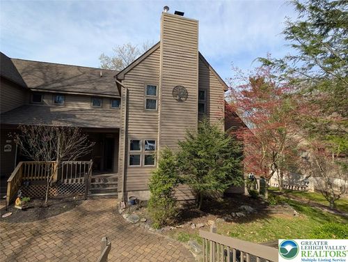 110 Woodmont Cir, Greentown, PA, 18426-7474 | Card Image