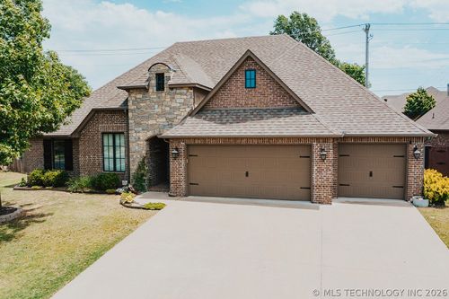 9107 96th East Ave, Owasso, OK, 74055-3038 | Card Image