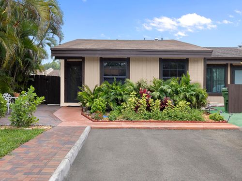 2331 Peach Ct, Pembroke Pines, FL, 33026-1629 | Card Image