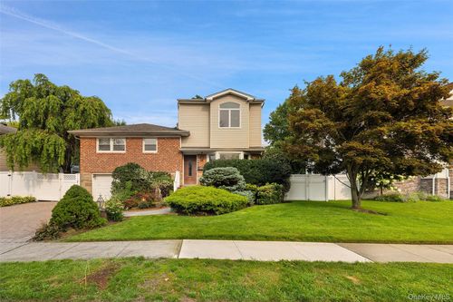26 Kathleen Dr E, Syosset, NY, 11791 | Card Image