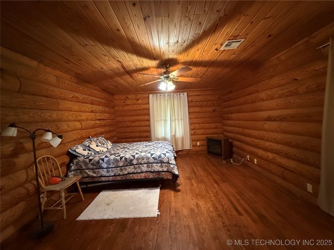 Master Bedroom | Image 12