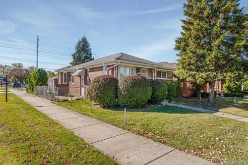 17148 Stricker Ave, Eastpointe, MI, 48021-4507 | Card Image