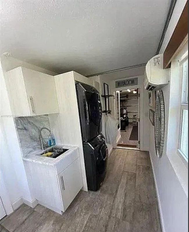 1614 Se 10 Th Ave, House other with 3 bedrooms, 2 bathrooms and null parking in Deerfield Beach FL | Image 9