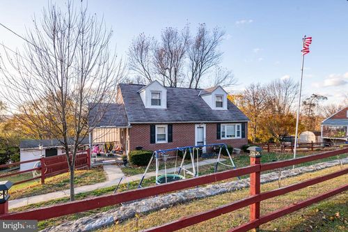 42 Adams St, READING, PA, 19608-9130 | Card Image