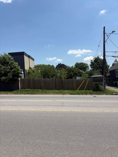 236 Westchester Cres, St. Catharines, ON, L2P2V8 | Card Image