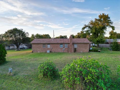 3 Lake Park Ct, Winfield, KS, 67156-3400 | Card Image