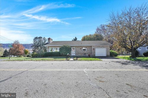 819 E Chestnut St, HEGINS, PA, 17938-9056 | Card Image