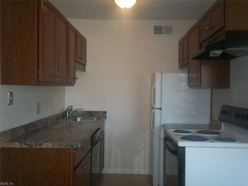 201-913 Leisure Square, Virginia Beach, VA, 23451 | Card Image