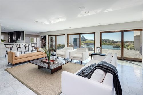 111 Ocean Ave, Newport, RI, 02840-6504 | Card Image