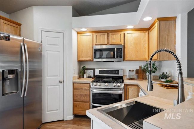 10972 W Spring River St, House other with 3 bedrooms, 3 bathrooms and 2 parking in Boise ID | Image 12