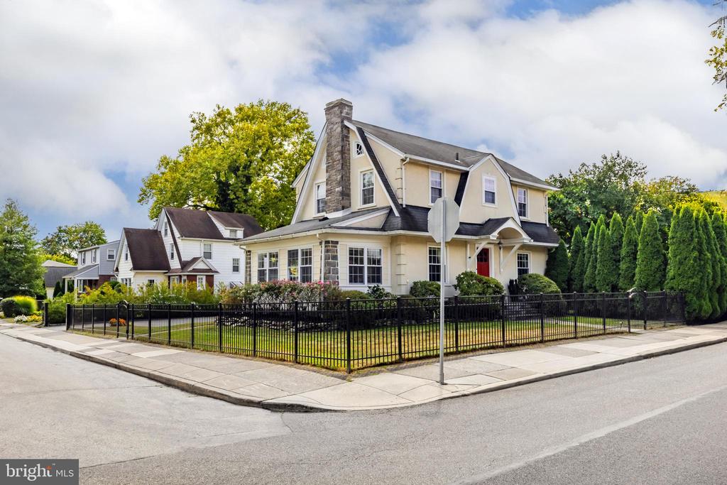 Golf Rd, Havertown, PA 19083