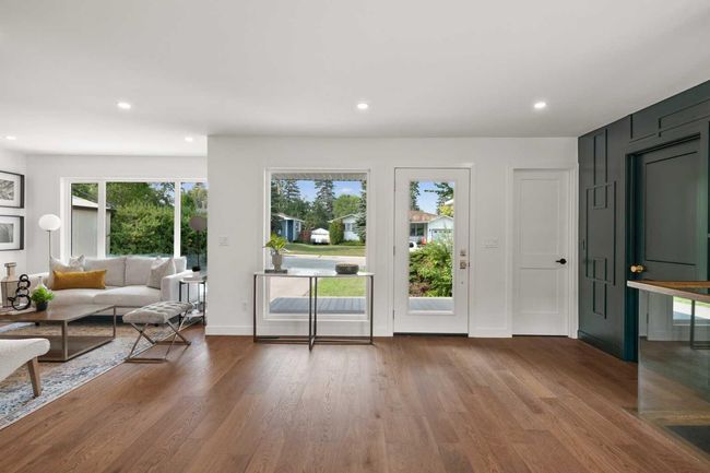 77 Kirby Pl Sw, House detached with 4 bedrooms, 3 bathrooms and 4 parking in Calgary AB | Image 4