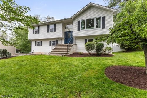301 Diamond Hill Rd, Berkeley Heights, NJ, 07922-2717 | Card Image