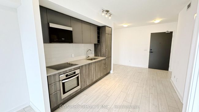 2806 - 2033 Kennedy Rd, Condo with 2 bedrooms, 1 bathrooms and 1 parking in Toronto ON | Image 4