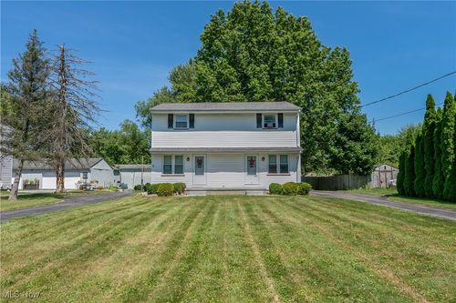 9925 Struthers Rd, New Middletown, OH, 44442-8712 | Card Image